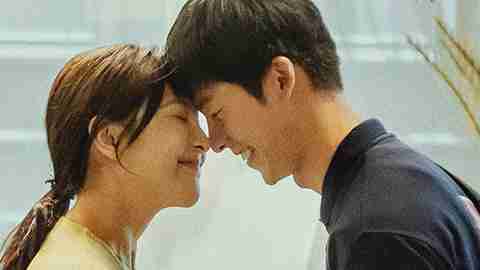 电影《你的婚礼》跨年重映票房破8亿 许光汉章若楠再掀现实爱情热潮引观众共鸣